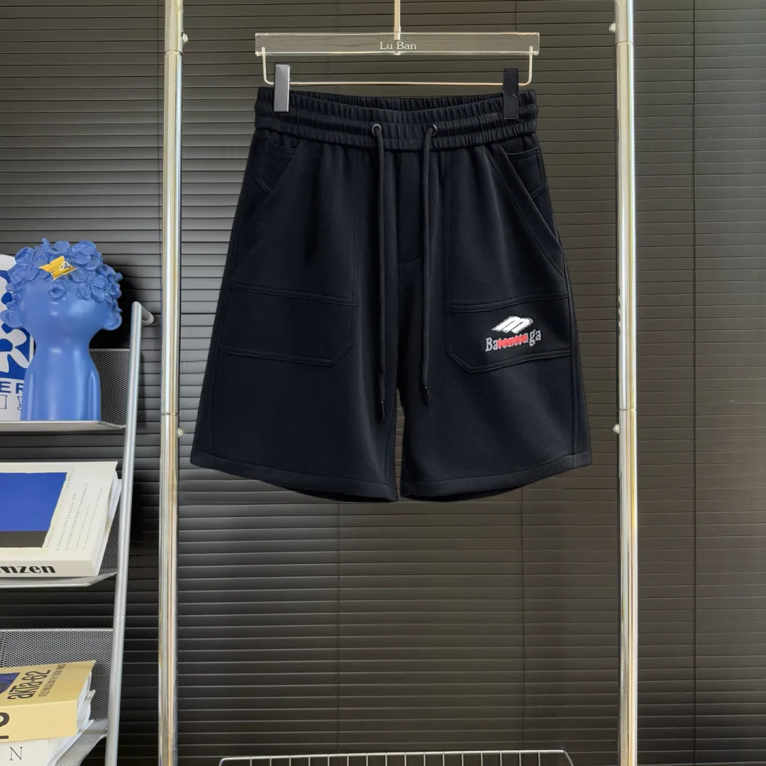 Balenciaga's three-standard complete 2026 summer New Arrival men's casual shorts, advanced custom-made Breathable fabric, Breathable fabric, extremely stretchy and comfortable, impeccable details, top-grade accessories, original logo design concept, delicate and soft feel! The upper body fit is awesome! Size: M-XXXL Please state your height and weight when ordering